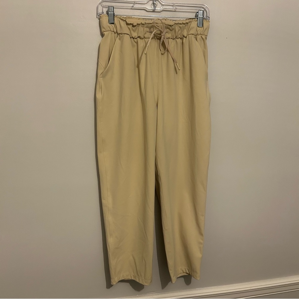 Lululemon Soft Stretchy Pull On Straight Leg Ankle Pants Sz 6 Small Medium
